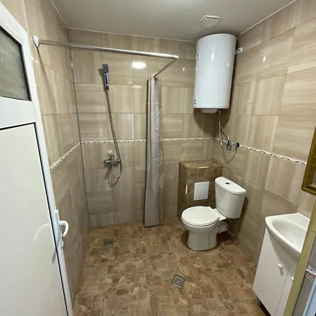 за гости-фотинова попово Apartament *